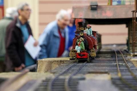January 18, 2019 - London, United Kingdom - Enthusiasts and hobbyists are seen viewing a steam locomotive at the annual London Model Engineering Exhibition at Alexandra Palace, north London. Over 50 clubs and societies are exhibiting full spectrum of modelling from traditional model engineering, steam locomotives and traction engines through to the more modern gadgets including trucks, boats, aeroplanes and helicoptersÃäwith nearly 2,000 models constructed by their members. London United Kingdom - ZUMAs197 20190118_zaa_s197_059 Copyright: xDinendraxHariax