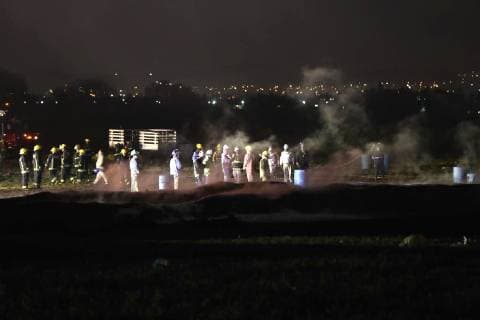 January 19, 2019 - EUM20190119NAC01.JPG .TLAHUELILPAN, Hgo. ExplosionExplosion-Ducto.- Elementos del Heroico Cuerpo de Bomberos sofocan el incendio que se genero luego de la explosion en un ducto de gasolina. La fuga de combustible en de San Primitivo, en este municipio hidalguense, era aprovechada por los pobladores para abastecerse de combustible cuando ocurrio la explosion la noche del 18 de enero del 2019. Foto: Agencia EL UNIVERSALValente RosasEELG Copyright: xElxUniversalx