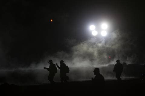(190119) -- TLAHUELILPAN, Jan. 19, 2019 -- Members of the Mexican Army work at the site of a pipeline explosion in the municipality of Tlahuelilpan, Hidalgo state, Mexico, Jan. 19, 2019. At least 21 people were killed and 71 others injured in a pipeline explosion in the central Mexican state of Hidalgo on Friday, local authorities said. David de la Paz) (SPOT NEWS)MEXICO-HIDALGO-PIPELINE-EXPLOSION e DavidxdexlaxPaz 