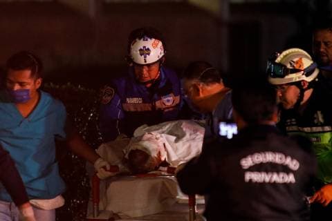 (190119) -- TLAHUELILPAN, Jan. 19, 2019 -- An injured person is carried to hospital after a pipeline explosion in the municipality of Tlahuelilpan, Hidalgo state, Mexico, Jan. 19, 2019. At least 21 people were killed and 71 others injured in a pipeline explosion in the central Mexican state of Hidalgo on Friday, local authorities said. Francisco Canedo) (SPOT NEWS)MEXICO-HIDALGO-PIPELINE-EXPLOSION e FranciscoxCa?edo 