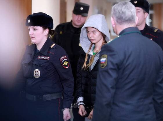 Entertainment Themen der Woche KW03 Entertainment Bilder des Tages MOSCOW, RUSSIA â€“ JANUARY 19, 2019: Belarusian model Anastasia Vashukevich (C) also known as Nastya Rybka escorted by police officers for a hearing at Moscow s Nagatinsky District Court. Earlier Vashukevich was detained at Moscow s Sheremetyevo Airport after being deported from Thailand for soliciting and conspiracy. Sergei Fadeichev TASS  TS09E422
