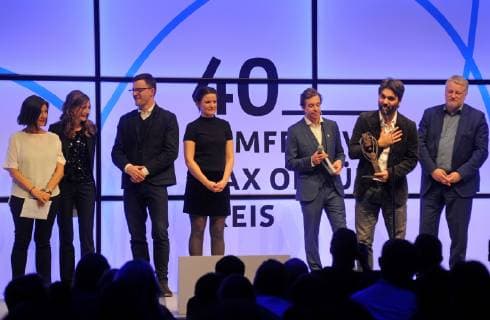 Das 40. Max Ophüls Filmfestival endet am Samstag (19.01.2019) mit der großen Preisverleihung im Saarbrücker E-Werk. Im Bild: Francesco Rizzi erhält den Filmpreis des saarländischen Ministerpräsidenten für die beste Regie und den Fritz-Raff-Drehbuchpreis für seinen Film Cronofobia .