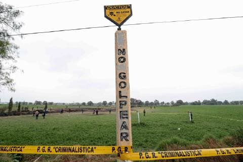 Mexiko, Untersuchungen nach Explosion einer Pipeline in Tlahuelipan January 20, 2019 - EUM20190120NAC10.JPG .TLAHUELILPAN, Hgo. ExplosionExplosion-Ducto.- 20 de enero de 2019. Elementos de la Secretaria de la Defensa Nacional resguardan el predio en donde hace tres dias exploto una toma clandestina en el ducto de Pemex de este municipio, que hasta el momento ha dejado 79 fallecidos y 81 lesionados. Foto: Agencia EL UNIVERSALValente RosasEELG Copyright: xElxUniversalx