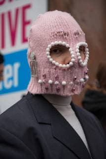 A chic showgoer attending the Christian Dada runway show during Men s Fashion Week in Paris - Jan 20, 2019 - PFWM: Fall 2019 Street Style Day 6, Paris France  Copyright: xCelinexGaillex h_00574351