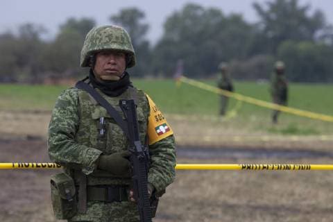 Mexiko, Untersuchungen nach Explosion einer Pipeline in Tlahuelipan January 20, 2019 - Tlahuelipan, Hidalgo, MEXICO - Sunday, January 20, 2019. Local citizens and experts from the General Prosecutor Office of Mexico are exhaustively working on the recovery and identification of bodies in the area where a Pemex pipeline exploded and went out of control leaving more than 80 dead, in the San Primitivo community, municipality of Tlahuelilpan, Hidalgo. Tlahuelipan MEXICO - ZUMAp124 20190120_zaa_p124_004 Copyright: xAntonioxNavax
