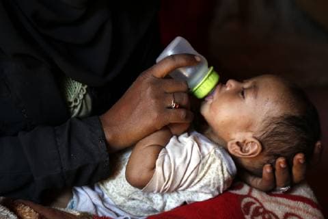(190122) -- AMRAN, Jan. 22, 2019 -- A woman feeds her child who suffers from meningitis at Darawan displacement camp in Amran province, north of Sanaa, Yemen, on Jan. 21, 2019. The four-year war has killed more than 10,000 people, mostly civilians, displaced 3 million others and pushed the country to the brink of famine. ) YEMEN-AMRAN-DISPLACED PEOPLE MohammedxMohammed 
