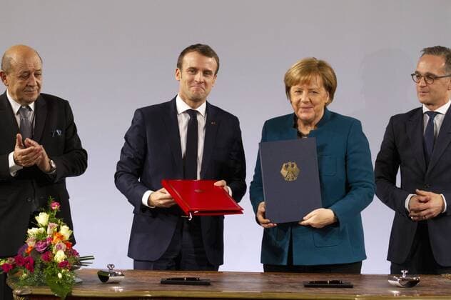 News Themen der Woche KW04 News Bilder des Tages Jean-Yves Le Drian, Emmanuel Macron, Angela Merkel und Heiko Maas bei der Erneuerung des deutsch-französischen Freundschaftsvertrages im Rathaus. Aachen, 22.01.2019 *** Jean Yves Le Drian Emmanuel Macron Angela Merkel and Heiko Maas at the renewal of the German-French friendship contract in the Aachen City Hall 22 01 2019 Foto:xR.xSchmiegeltx xFuturexImage