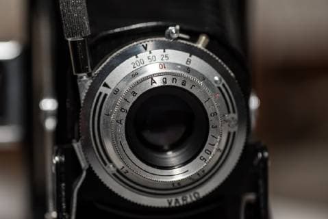 An Agfa Billy, a German 6x9 folding viewfinder camera for 120 film, fitted with a Vario shutter, speeds: B, 1 25, 1 50 and 1 200 and Agnar lens, 105mm f 6.3. An Agfa Billy, a German 6x9 folding viewfinder camera for 120 film, fitted with a Vario shutter, speeds: B, 1 25, 1 50 and 1 200 and Agnar lens, 105mm f 6.3.