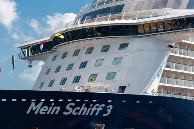 Mein Schiff 3 der TUI am Ostseekai an der Kiellinie Kiel Ostseekai Schleswig-Holstein Deutschland