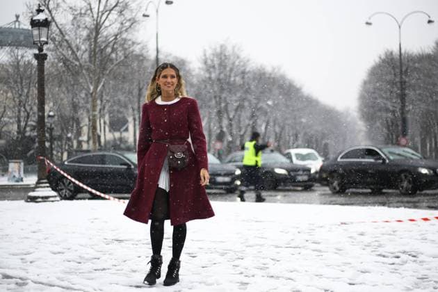 A chic showgoer attending the Chanel show during Haute Couture Fashion Week in Paris - Jan 22, 2019 - PHC: Spring 2019 Street Style Day 2, Paris France  Copyright: xValentinaxRanierix h_00575108