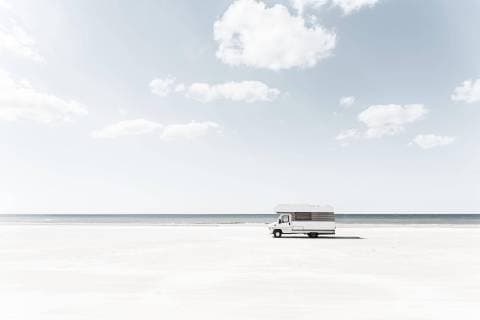Weißes Wohnmobil am Strand von Blavand, Kommune Varde, Region Süddänemark, Dänemark, Europa Copyright: imageBROKER/RalfxWilken ibxrwi04817418.jpg