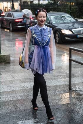 A chic showgoer attending the Viktor & Rolf runway show during Haute Couture Fashion Week in Paris - Jan 23, 2019 - PHC: Spring 2019 Street Style Day 3, Paris France  Copyright: xCelinexGaillex h_00575655