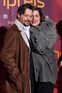 Fritz KARL mit Ehefrau Elena UHLIG (beide Schauspieler), Bayerischer Filmpreis 2018-Red Carpet,Roter Teppich,am 25.01.2019 im Prinzregententheater in Muenchen.
