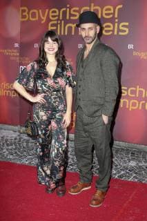 Eray Egilmez mit Begleitung, Verleihung des Bayerischen Filmpreis 2019 im Prinzrengententheater in Muenchen am 25.01.2018