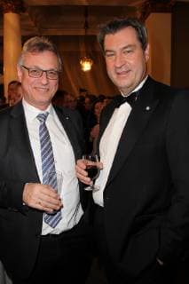 Markus Soeder (Bayerischer Ministerpraesident) und Siegfried Schneider, Verleihung des Bayerischen Filmpreis 2019 im Prinzrengententheater in Muenchen am 25.01.2018 *** Markus Soeder Bavarian State Premier and Siegfried Schneider Award of the Bavarian Film Prize 2019 in the Prinzrengententheater in Munich on 25 01 2018
