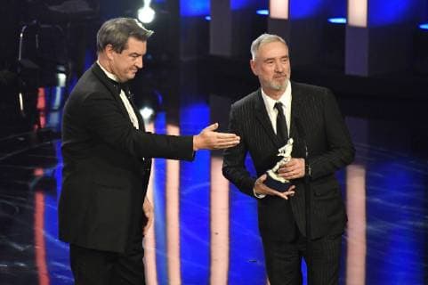 Markus Söder und Roland Emmerich bei der Verleihung des 40. Bayerischen Filmpreises 2018 im Prinzregententheater. München, 25.01.2019