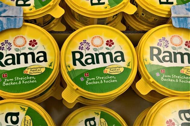 Rama ist eine Marke des Unilever-Konzerns, unter der seit 1924 groesstenteils pflanzliche Streichfette und Margarinen in Deutschland, Oesterreich und seit 1954 (damals als Planta) auch in der Schweiz angeboten werden. Unter der Bezeichnung Rama Cremefine bietet Unilever zudem Kunstsahne und aehnliche Erzeugnisse auf Basis von Pflanzenfett an. Der Markenname Rama fuer Butter, Margarine, Speisefette, Speiseoele wurde bereits am 15. Januar 1901 in das deutsche Markenregister eingetragen. Zum 2. Juli 2018 uebernahm der Finanzinvestor KKR die Brotaufstrich-Sparte von Unilever *** Rama is a brand of the Unilever Group under which, since 1924, mostly vegetable spreadable fats and margarines have been offered in Germany, Austria and, since 1954, also in Switzerland as Planta Under the name Rama Cremefine, Unilever also offers artificial cream Th