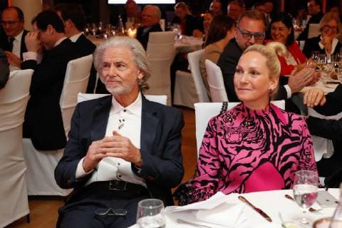 Preistraeger Dr. Hermann Buehllbecker, Caroline Dohle bei Verleihung ISM Award in Skytower an der Koelnmesse.