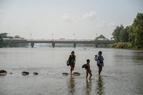 Hondurans cross the Suchiate River, in Ciudad Hidalgo, Mexico, 28 January 2019, willing to start their itinerary across the country in order to head to the United States tomorrow. Migrant caravan waits to start Mexico route heading to the US border !ACHTUNG: NUR REDAKTIONELLE NUTZUNG!  Copyright: xLuisxVillalobosx AME5041 20190128-636843151064485924