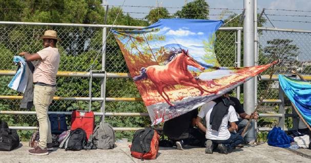 Hondurans wait at the bridge over the Suchiate River, in Ciudad Hidalgo, Mexico, 28 January 2019, willing to start their itinerary across the country in order to head to the United States tomorrow. Migrant caravan waits to start Mexico route heading to the US border !ACHTUNG: NUR REDAKTIONELLE NUTZUNG!  Copyright: xLuisxVillalobosx AME5033 20190128-636843151682169449