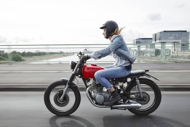 Germany, Cologne, young woman riding motorcycle on bridge model released Symbolfoto  RHF02326