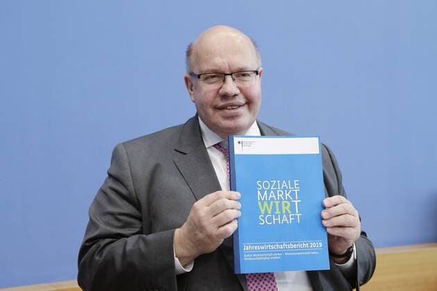 News Themen der Woche KW05 News Bilder des Tages 30.01.2019, Berlin, Deutschland - Vorstellung des Jahreswirtschaftsberichts. Foto: Bundeswirtschaftsminister Peter Altmaier, CDU, anlaesslich der Vorstellung des Jahreswirtschaftsberichts. *** 30 01 2019 Berlin Germany Presentation of the Annual Economic Report Photo Federal Minister of Economics Peter Altmaier CDU on the occasion of the presentation of the Annual Economic Report