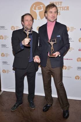 Entertainment Themen der Woche Entertainment Bilder des Tages Ernst-Lubitsch-Preis Verleihung Bjarne Maedel, Lars Eidinger bei der Ernst-Lubitsch-Preis Verleihung vom Club der Filmjournalisten Berlin e.V. im Kino Babylon in Berlin am 30.01.2019 *** Ernst Lubitsch Prize Award Bjarne Maedel Lars Eidinger at the Ernst Lubitsch Prize Award by the Club der Filmjournalisten Berlin e V at the Kino Babylon in Berlin on 30 01 2019