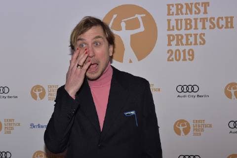 Ernst-Lubitsch-Preis Verleihung Lars Eidinger mit Lackierten Naegel bei der Ernst-Lubitsch-Preis Verleihung vom Club der Filmjournalisten Berlin e.V. im Kino Babylon in Berlin am 30.01.2019