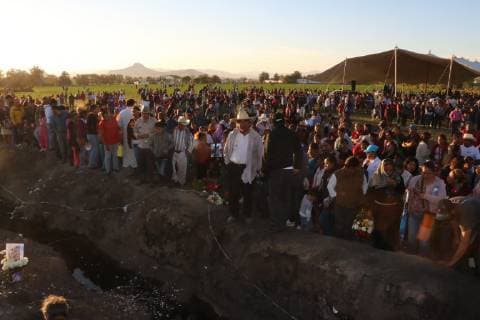 News Bilder des Tages Hundreds of people participate in a mass in memory of the deceased in the gasoline pipeline explosion, in the town of Tlahuelilpan, in the state of Hidalgo, Mexico, 30 January 2019. The number of deaths due to the explosion of a clandestine hydrocarbon sewer in Tlahuelilpan, in the Mexican state of Hidalgo, amounted to 118, the Mexican government reported Wednesday. The death toll rises to 118 in explosion illegal take of gas !ACHTUNG: NUR REDAKTIONELLE NUTZUNG!  Copyright: xBlancaxGutierrezx AME6244 20190131-636845097523034747