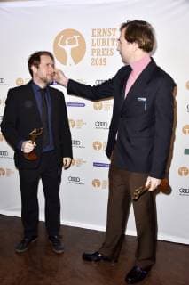 Bjarne Mädel und Lars Eidinger bei der 61. Verleihung vom Ernst-Lubitsch-Preis 2019 im Kino Babylon. Berlin, 30.01.2019