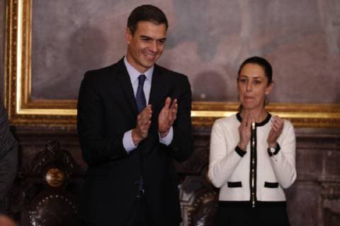 President of the Spanish Government Pedro Sanchez (R) receives the keys of the city from Mexico City s Mayoress Claudia Sheinbaum at the Government Palace, in Mexico City, Mexico, 31 January 2019. Pedro Sanchez receives the keys of the city as distinguished guest of Mexico City !ACHTUNG: NUR REDAKTIONELLE NUTZUNG!  Copyright: xJorgexNunezx AME6398 20190131-636845607828959995
