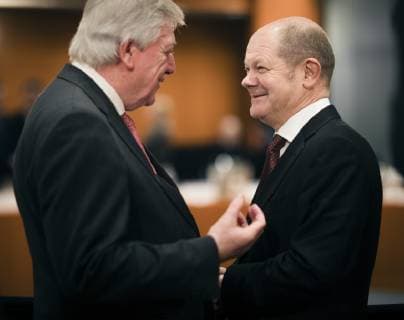 Der Ministerpraesident von Hessen, Volker Bouffier (L, CDU) und Bundesfinanzminister Olaf Scholz (SPD) im Rahmen eines Treffens der Regierungschefs der Laender im Bundeskanzleramt. Berlin, 31.01.2019. Berlin Deutschland