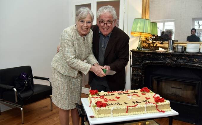 Entertainment Themen der Woche Entertainment Bilder des Tages Heidi Mahler und Peter Millowitsch schneiden Torte an am 01.02.2019 in Köln be der Geburtstagsfeier für Peter Millowitsch, der am 01.02.2019 70 Jahre wird und Heidi Mahler die am 31.01. 75 wurde. *** Heidi Mahler and Peter Millowitsch cut cake on 01 02 2019 in Cologne at the birthday party for Peter Millowitsch who turns 70 on 01 02 2019 and Heidi Mahler who turned 31 01 75 on 01 02 2019