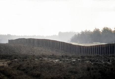 Grenzsperranlage und Grenzmetallzaun an der Staatgrenze zur Deutschen Demokratischen Republik. Bad Bodenteich, 31.01.1980