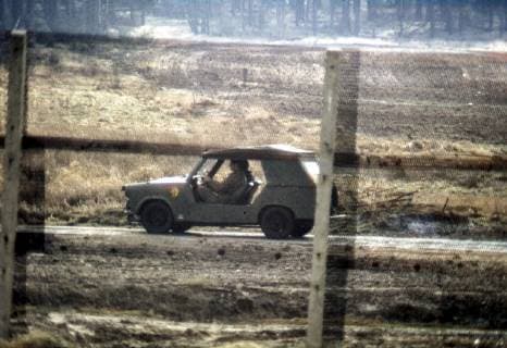 Grenzsperranlage und Grenzmetallzaun an der Staatgrenze zur Deutschen Demokratischen Republik. Bad Bodenteich, 31.01.1980