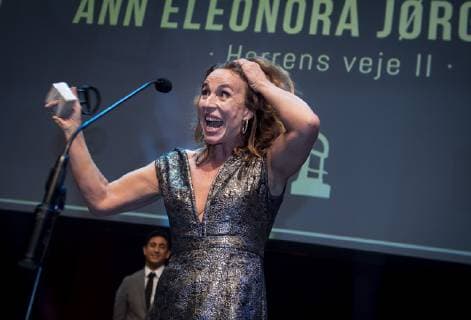 Entertainment Bilder des Tages Robert-Priserne Verleihung in Kopenhagen Ann Elenora Joergensen modtager en Robert for bedste kvindelige hovedrolle i en tv-serie for sin rolle i Herrens Veje II ved Robert prisuddelingen i Koebenhavn, soendag 3 februar 2019. . , Copenhagen Denmark Copyright: Scanpix LiselottexSabroex COP102 spdk20190203-195926-L