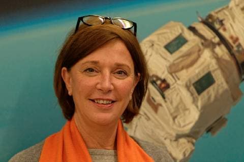 NRW-Schulministerin Yvonne Gebauer bei der DLR. Im Bild die nordrheinwestfäische Bildungsministerin Yvonne Gebauer. Gemeinsam mit Schülerinnen und Schülern besichtigte sie das DLR_School_Lab des Deutschen Zentrums für Luft- und Raumfahrt (DLR) in Köln-Wahn. Köln Nordrhein-Westfalen Deutschland