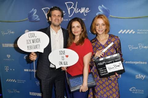 Entertainment Bilder des Tages Steffen Groth, Rebecca Immanuel und Annika Ernst bei der Verleihung des Blaue Blume Award 2019 im Restaurant Grosz. Berlin, 06.02.2019