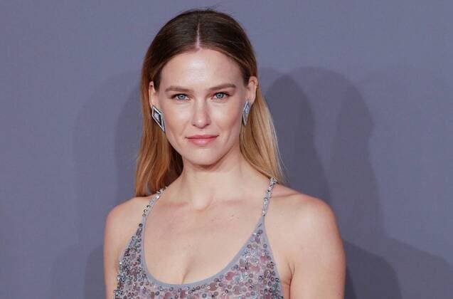 Bar Refaeli arrives on the red carpet at the amfAR New York Gala 2019 at Cipriani Wall Street on February 6, 2019 in New York City.  NYP20190206133 JOHNxANGELILLO