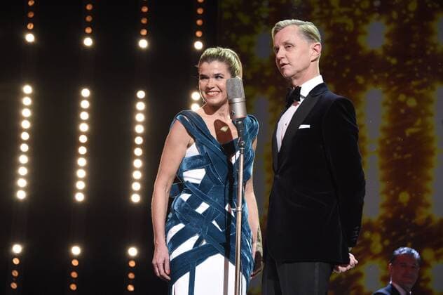 Entertainment Themen der Woche KW06 Entertainment Bilder des Tages Anke Engelke and Max Raabe attending the festival opening with the The Kindness of Strangers premiere at the 69th Berlin International Film Festival Berlinale 2019 at Berlinale Palace on February 7, 2019 in Berlin, Germany. *** Anke Engelke and Max Raabe attending the festival opening with the The Kindness of Strangers premiere at the 69th Berlin International Film Festival Berlinale 2019 at Berlinale Palace on February 7 2019 in Berlin Germany Foto:xN.xKubelkax xFuturexImage