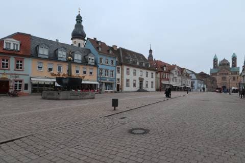 Speyer Themenbild Speyer, 03.02.2019 Geschaefte am Marktplatz in Speyer, Themenbild Speyer - Copyright: xEIBNER JuergenxAugstx EP_JOGI