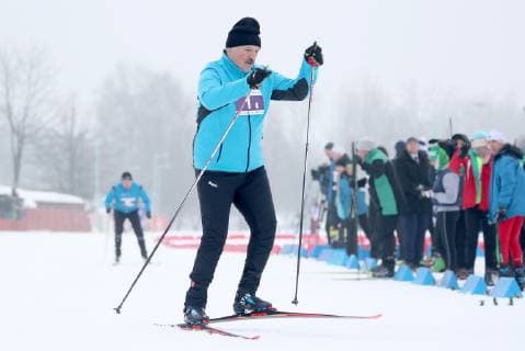 Entertainment Bilder des Tages MINSK, BELARUS - FEBRUARY 9, 2019: Belarus President Alexander Lukashenko takes part in a relay race as part of the 2019 Minsk Ski Track event in Vesnyanka District. The President s team including his son Nikolai, personal physician Svetlana Konoshenko, and Belarusian biathlete, four-time Olympic champion Daria Domracheva, has won the relay race. Natalia Fedosenko TASS  38735890st