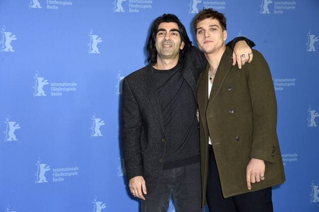 Entertainment Themen der Woche KW06 Entertainment Bilder des Tages Fatih Akin and Jonas Dassler during the Der goldene Handschuh The Golden Glove photocall at the 69th Berlin International Film Festival Berlinale 2019 at Hotel Grand Hyatt on February 09, 2019 in Berlin, Germany. *** Fatih Akin and Jonas Dassler during the Der goldene Handschuh The Golden Glove photocall at the 69th Berlin International Film Festival Berlinale 2019 at Hotel Grand Hyatt on February 09 2019 in Berlin Germany Foto:xN.xKubelkax xFuturexImage