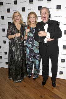 Barbara Schöneberger, Dorothee Röhrig und Hubertus Meyer-Burckhardt bei der Verleihung des Champagne-Preis für Lebensfreude 2019 im Hotel Louis C. Jacob. Hamburg, 11.02.2019