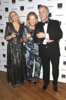 Barbara Schöneberger, Dorothee Röhrig und Hubertus Meyer-Burckhardt bei der Verleihung des Champagne-Preis für Lebensfreude 2019 im Hotel Louis C. Jacob. Hamburg, 11.02.2019