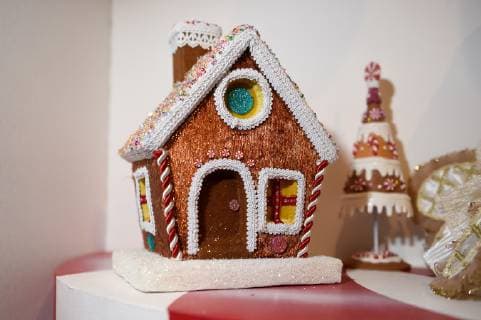 xsmx, 25.01.2019 Frankfurt Messe Christmasworld 2019. Im Bild: Plüsch-Lebkuchenhaus. Frankfurt *** xsmx 25 01 2019 Frankfurt fair Christmasworld 2019 in picture plush gingerbread house Frankfurt