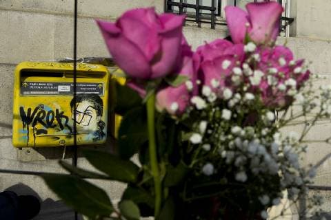 Portraits de Simone Viel sur les boites aux lettres de la Mairie du XXIIIe arrondissement de Paris NEWS : Nettoyage des tag Antisemite sur le portrait de Simone Veil - Paris - 12 02 2019 JBAutissier Panoramic 