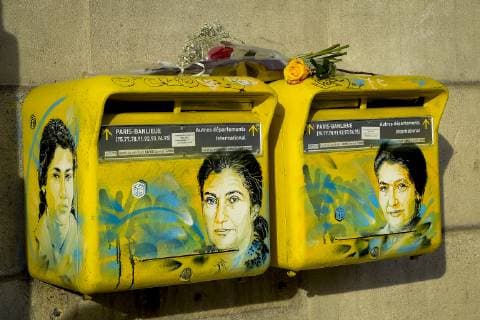 Portraits nettoyes de Simone Viel sur les boites aux lettres de la Mairie du XXIIIe arrondissement de Paris NEWS : Nettoyage des tag Antisemite sur le portrait de Simone Veil - Paris - 12 02 2019 JBAutissier Panoramic 
