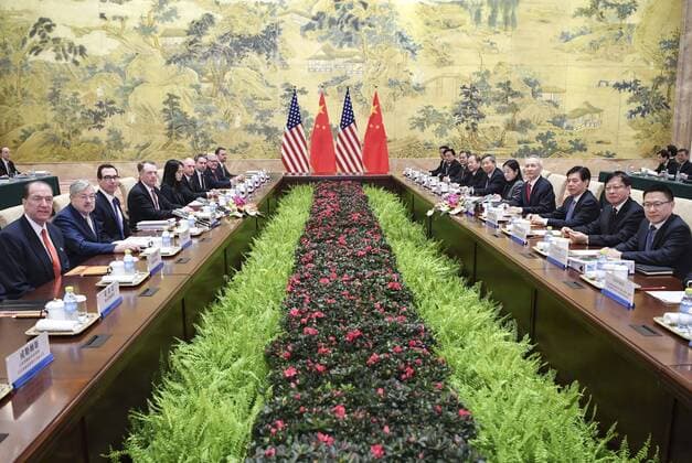 News Themen der Woche KW07 News Bilder des Tages (190214) -- BEIJING, Feb. 14, 2019 (Xinhua) -- Chinese Vice Premier Liu He, also a member of the Political Bureau of the Communist Party of China Central Committee and chief of the Chinese side of the China-U.S. comprehensive economic dialogue, U.S. Trade Representative Robert Lighthizer and Treasury Secretary Steven Mnuchin jointly chair the opening ceremony of a new round of high-level economic and trade consultations in Beijing, capital of China, Feb. 14, 2019. This round of high-level consultations will conclude on Friday. (Xinhua Yin Bogu) CHINA-U.S.-TRADE DIALOGUE (CN) 
