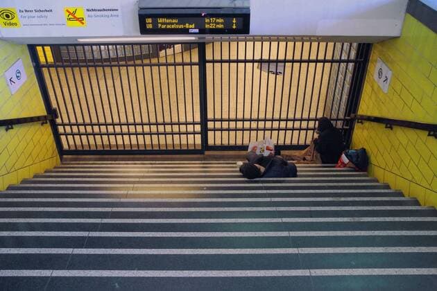 News Themen der Woche KW07 News Bilder des Tages Bis 12 Uhr geht der BVG-Warnstreik heute am 15.02.2019. Die S-Bahn hat sich auf die Situation vorbereitet. Bahnhof Jannowitzbruecke U8 in Warteposition. *** The BVG warning strike will continue until 12 noon today on 15 02 2019 S Bahn has prepared itself for the situation Jannowitzbruecke U8 station in waiting position